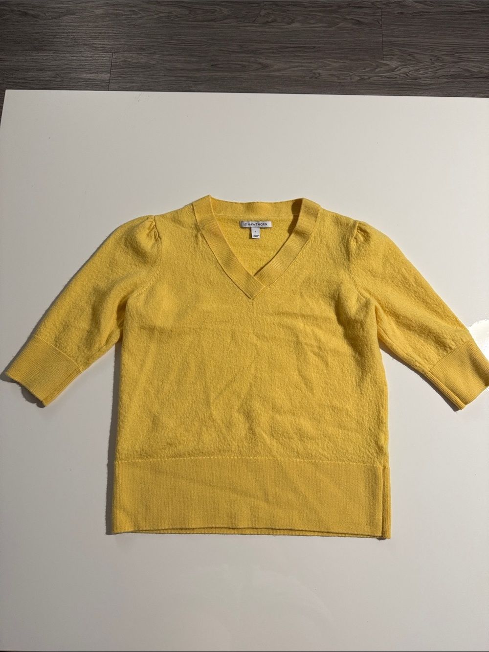 41 Hawthorn sweater  yellow short sleeves 100% merino wool V Neck Sz L